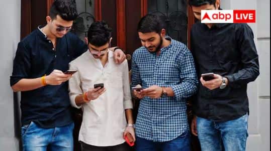BSNL vs VI Recharge Plan : ਦੇਸ਼ ਦੀ ਇਕੱਲੀ ਸਰਕਾਰੀ ਟੈਲੀਕਾਮ ਕੰਪਨੀ BSNL ਆਪਣੇ ਸਸਤੇ ਰੀਚਾਰਜ ਪਲਾਨਾਂ ਲਈ ਕਾਫ਼ੀ ਮਸ਼ਹੂਰ ਹੈ। ਕੰਪਨੀ ਦੇ ਕਈ ਪਲਾਨ ਇੰਨੇ ਸਸਤੇ ਹਨ ਕਿ Jio ਅਤੇ Airtel ਵੀ ਉਨ੍ਹਾਂ ਨਾਲ ਮੁਕਾਬਲਾ ਨਹੀਂ ਕਰ ਸਕਦੇ। ਦੂਜੇ ਪਾਸੇ Vi (Vodafone Idea) ਵੀ ਪਿਛਲੇ ਕੁਝ ਸਮੇਂ ਤੋਂ ਅਜੇਹੇ ਪਲਾਨ ਲਿਆ ਰਹੀ ਹੈ ,ਜੋ ਕੀਮਤ ਦੇ ਮਾਮਲੇ ਵਿੱਚ BSNL ਨੂੰ ਟੱਕਰ ਦੇ ਰਹੇ ਹਨ। ਨਾਲ ਹੀ Vi ਕਈ ਫੀਚਰ-ਲੋਡਡ ਪਲਾਨ ਵੀ ਲਿਆ ਰਹੀ ਹੈ ਜੋ Jio ਅਤੇ Airtel ਦੇ ਪਲਾਨਾਂ ਨਾਲ ਸਿੱਧਾ ਮੁਕਾਬਲਾ ਕਰਦੇ ਹਨ।