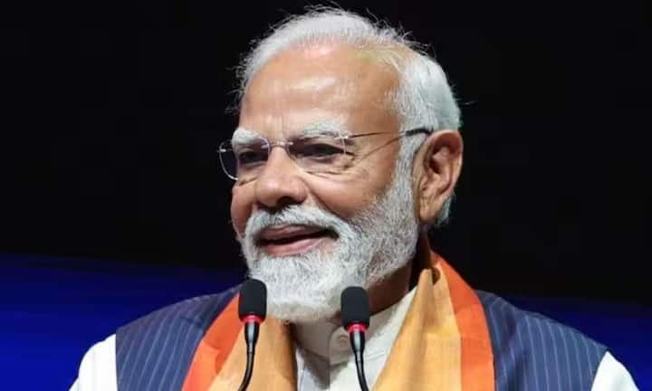 ধন্য়বাদ জ্ঞাপনের লক্ষ্য়েই মন্দির নির্মাণের সিদ্ধান্ত বলে জানিয়েছে রূপান্তরকামী কল্যাণ পর্ষদ। যদিও বিষয়টি সামনে আসতেই বিতর্ক শুরু হয়েছে। রূপান্তরকামীদের একাংশ এবং সমাজকর্মীদের একাংশ এই সিদ্ধান্ত নিয়ে প্রশ্ন তুলতে শুরু করেছেন।