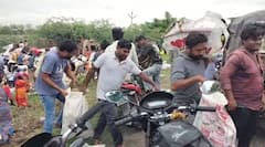 Warangal Viral News: వరంగల్, ఖమ్మం జాతీయ రహదారి పై బోల్తా పడ్డ ఆపిల్ పండ్ల వ్యాన్- సంచులతో ఎగబడ్డ జనం!
