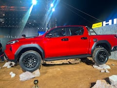 New Toyota Hilux : নজরকাড়া ডিজাইন, দুর্দান্ত ফিচার নিয়ে এল টয়োটা হাইলাক্স, দেখে নিন ছবি