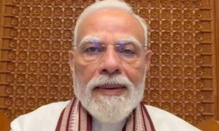বিহার সরকারের সমাজ কল্যাণ বিভাগের অধীনেই কাজ করে রূপান্তরকামী কল্যাণ পর্ষদ। বোর্ডের মিটিংয়ে মোদির জন্য মন্দির গড়ার প্রস্তাব দেন রঞ্জন।