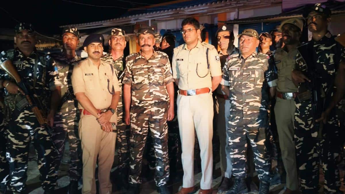 बिहार: नेपाल में कर्फ्यू के बाद बॉर्डर पर अलर्ट, रेल सेवा बंद