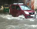 Surat Rain Photos: સુરત જળબંબાકાર, શહેરમાં વિઝિબિલિટી ઘટી-કડોદરામાં ભૂવા પડ્યા, જુઓ સ્થિતિની તસવીરી