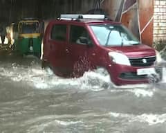 Surat Rain Photos: સુરત જળબંબાકાર, શહેરમાં વિઝિબિલિટી ઘટી-કડોદરામાં ભૂવા પડ્યા, જુઓ સ્થિતિની તસવીરી