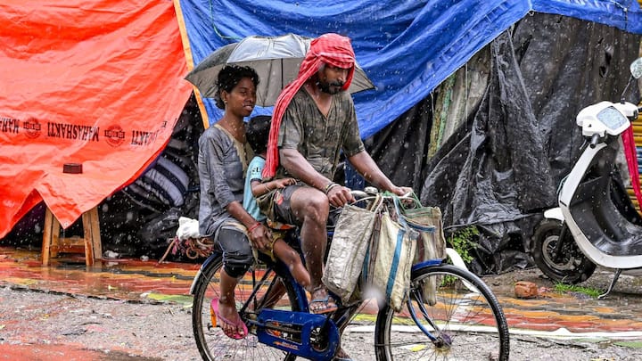 আজ সর্বনিম্ন তাপমাত্রা ছিল ২১.১ ডিগ্রি। গতকাল  সর্বোচ্চ তাপমাত্রা ছিল ২৯.৪ ডিগ্রি। বাতাসে আপেক্ষিক আর্দ্রতার পরিমাণ ৮৮ থেকে ৯৭ শতাংশ। বৃষ্টিপাত হয়েছে ৯.৬ মিলিমিটার।