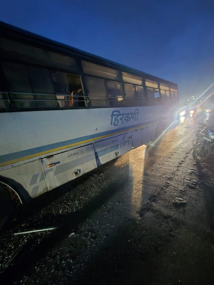 Solapur ST Bus And Truck Accident: सोलापूर शहरातील शेळगी परिसरात एसटी आणि ट्रकचा भीषण अपघात झाला.