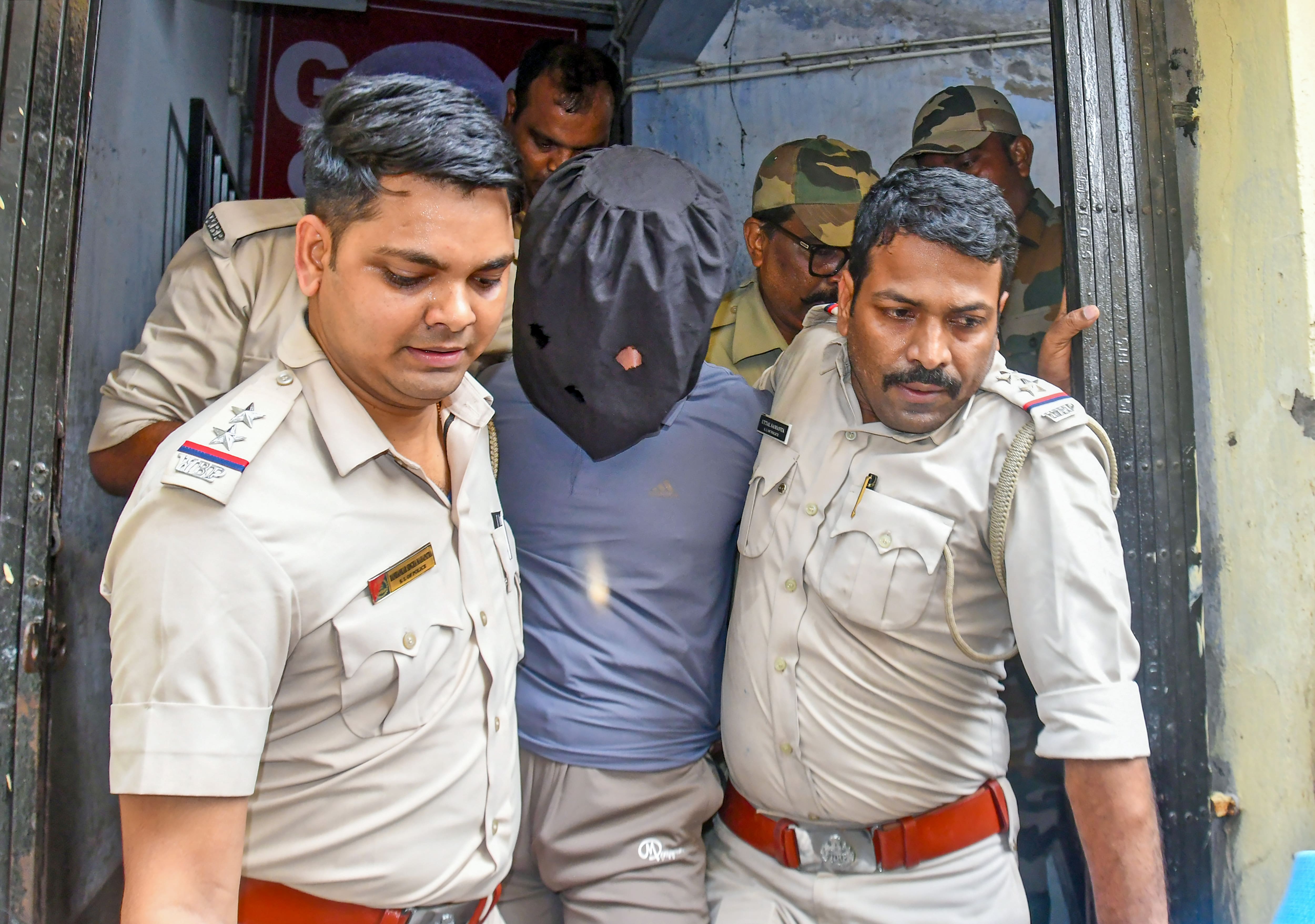 Jaish Terrorist Arrested: পাক জঙ্গি গোষ্ঠীর থেকে আসত নির্দেশ, কী কী করার কথা বলা হয়েছিল হামিমকে? চাঞ্চল্যকর তথ্য সামনে