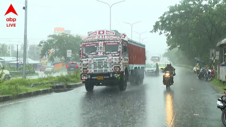 ২ অগস্ট উত্তরবঙ্গের বেশিরভাগ জায়গায় বজ্রবিদ্যুৎ সহ হালকা থেকে মাঝারি বৃষ্টিপাতের সম্ভাবনা রয়েছে।