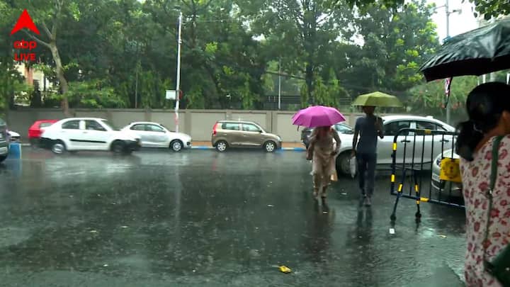 অন্যদিকে, ২ অগস্ট জলপাইগুড়ি ও আলিপুরদুয়ার জেলার কয়েকটা জায়গায় ভারী থেকে অতি ভারী বৃষ্টি হতে পারে।