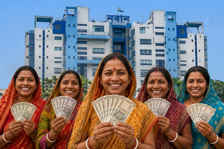 যদি আপনার স্ট্যাটাস 'Under Enquiry' বা 'Payment Pending' দেখায়, তাহলে আতঙ্কিত হওয়ার প্রয়োজন নেই। প্রশাসনের পক্ষ থেকে জানানো হয়েছে, বহু আবেদন এখনও যাচাই করা হচ্ছে। অঙ্গনওয়াড়ি কর্মী ও প্রশাসনিক আধিকারিকরা বাড়ি বাড়ি গিয়ে তথ্য যাচাই করছেন। ভেরিফিকেশন সম্পূর্ণ হলেই যোগ্য আবেদনকারীদের অ্যাকাউন্টে ধাপে ধাপে টাকা পাঠানো হবে।
