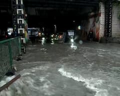 Surat Rain Photos: સુરત જળબંબાકાર, શહેરમાં વિઝિબિલિટી ઘટી-કડોદરામાં ભૂવા પડ્યા, જુઓ સ્થિતિની તસવીરી