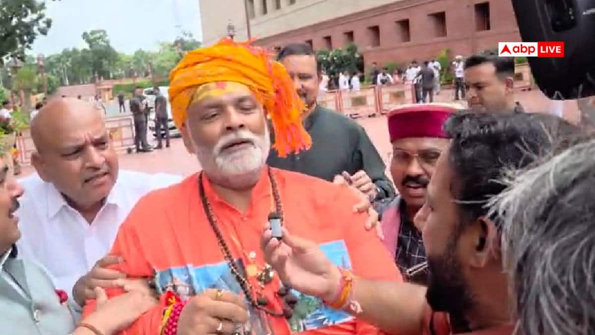 संसद में पुजारी बनकर भागने लगे पप्पू यादव, पकड़े जाने पर बोले- 'सब माल हड़पियो रे...'