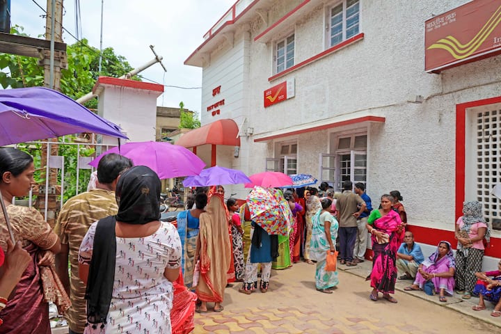 আবেদন এখনও ভেরিফিকেশনের পর্যায়ে থাকা। আবেদনকারী প্রকল্পের যোগ্যতার শর্ত পূরণ না করলে আবেদন বাতিল হতে পারে। 'Under Enquiry' বা 'Payment Pending' দেখালে কী করবেন?