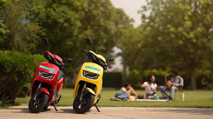 परफॉर्मेंस के मामले में भी Vida VX2 GO रोजाना इस्तेमाल के लिए बेहतर ऑप्शन माना जा रहा है. इसमें इलेक्ट्रिक मोटर के साथ स्मूद एक्सीलरेशन मिलता है, जिससे शहर की ट्रैफिक में स्कूटर आसानी से चलाया जा सकता है. कंपनी का दावा है कि यह स्कूटर सिंगल चार्ज में अच्छी रेंज दे सकता है, जिससे रोजाना ऑफिस, कॉलेज या बाजार आने-जाने वाले ग्राहकों को बार-बार चार्जिंग की चिंता नहीं होगी.