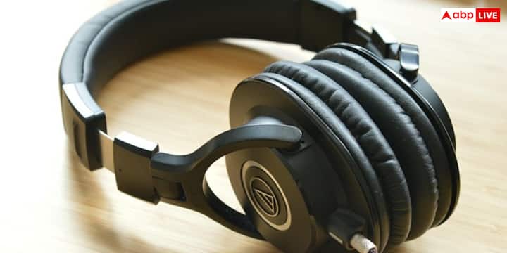 वहीं, Earbuds में सही साइज के Ear Tips का चुनाव करें. इसके अलावा, हेडफोन को लंबे समय तक इस्तेमाल करने पर समय-समय पर साफ करना भी जरूरी है क्योंकि धूल और गंदगी ऑडियो आउटपुट को खराब कर सकती है.