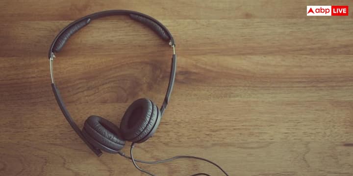 वहीं, शांत कमरे में ANC का फायदा कम हो सकता है. कुछ हेडफोन्स में Adaptive Noise Cancellation फीचर होता है जो आसपास के शोर के हिसाब से खुद सेटिंग बदल देता है. बेहतर ऑडियो के लिए इस फीचर को भी आजमाया जा सकता है.