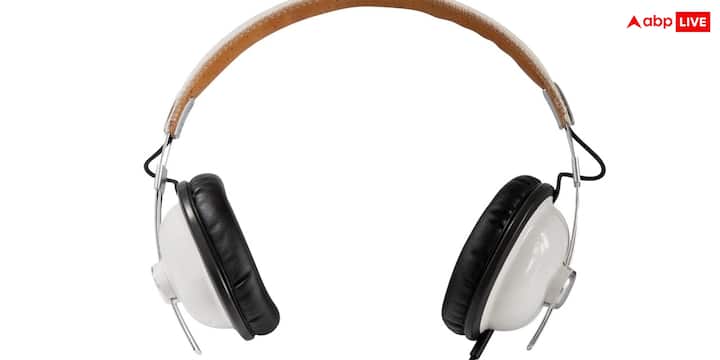 बेहतरीन साउंड के लिए हेडफोन का सही फिट होना बेहद जरूरी होता है. अगर Earbuds या Headphones कान पर सही तरीके से फिट नहीं हैं तो Bass कमजोर महसूस हो सकता है और Noise Cancellation भी ठीक से काम नहीं करेगा. Over-Ear Headphones में ध्यान रखें कि Ear Cups आपके कानों को पूरी तरह कवर करें.