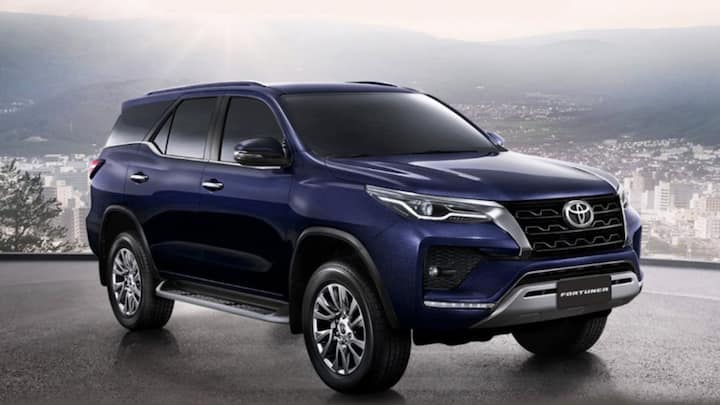 नई Fortuner में मौजूदा इंजन को अपडेटेड रूप में जारी रखा जा सकता है. इसमें 2.8-लीटर टर्बो डीजल इंजन मिलने की उम्मीद है.इसी इंजन के साथ 48V माइल्ड-हाइब्रिड सिस्टम भी दिया जा सकता है, जिससे माइलेज बेहतर होगा और फ्यूल की खपत कम होगी.ट्रांसमिशन के लिए ऑटोमैटिक गियरबॉक्स मिलने की उम्मीद है.