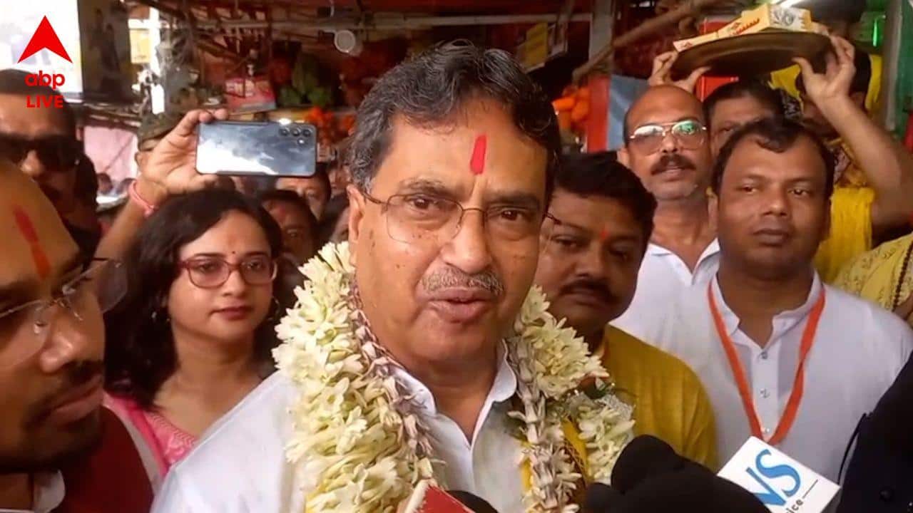 Tripura CM in Tarakeswar: তারকেশ্বরে ফের পুষ্পবৃষ্টি, জল ঢালতে এলেন ত্রিপুরার মুখ্যমন্ত্রী মানিক সাহা