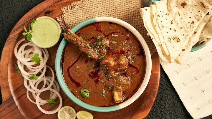 बारिश के मौसम में वातावरण का तापमान और नमी शरीर की पाचन क्रिया को धीमा कर देती है. चूंकि मांसाहारी भोजन में प्रोटीन और फैट की मात्रा अधिक होती है, इसलिए इसे पचाने में शरीर को काफी समय और मेहनत लगती है.