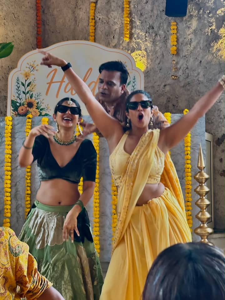 हल्दी सेरेमनी में जेनिफर विंगेट ने ग्रीन कलर का लहंगा वियर किया था जिसमें वो काफी खूबसूरत लग रही थी. उन्होंने अपने मेकअप को काफी सटल रखा.