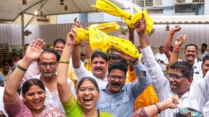 কিন্তু সোমবার গণনা শুরু হওয়ার কিছু ক্ষণের মধ্যেই ফলাফল সম্পর্কে ধারণা মিলতে শুরু করে। গণনায় প্রথম থেকেই এগিয়ে ছিলেন প্রশান্ত। দিনের শেষে যখন ফলাফল প্রকাশিত হয়, দেখা যায়, ৬৪১৫১ ভোট পেয়েছেন প্রশান্ত। ১৯ হাজার ৩২৪ ভোটে হারিয়েছেন বিজেপি-র নীরজ কুমারকে।