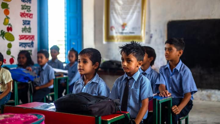 इसमें बेसिक शिक्षा परिषद, माध्यमिक शिक्षा परिषद, सीबीएसई, आईसीएसई, मदरसा बोर्ड और अन्य मान्यता प्राप्त बोर्ड से संबद्ध सभी संस्थान शामिल है. जिला प्रशासन का कहना है कि कावड़ यात्रा के दौरान जिले से बड़ी संख्या में श्रद्धालु गुजरते हैं, जिससे प्रमुख मार्गों पर भारी भीड़ और ट्रैफिक दबाव रहता है. ऐसे में विद्यार्थियों की सुरक्षा को ध्यान में रखते हुए यह निर्णय लिया गया है