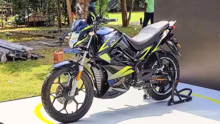 Matter Era কিন্তু একেবারে অন্য ধরনের বাইক। এটি বাজেটে ইলেকট্রিক বাইকের অপশন দেবে আপনাকে। এই ইলেকট্রিক বাইকে আপনি পাবেন ৪ স্পিড গিয়ারবক্স। সাধারণ বাইকের মতো যদি গিয়ার শিফটিংয়ের অভিজ্ঞতা নিতে চান , তাহলে এটি ভাল অপশন হতে পারে। পাশাপাশি এতে থাকছে লিকুইড কুল ব্যাটারি প্যাক অপশন। সঙ্গে থাকছে টাচস্ক্রিন কন্ট্রোল ও ন্যাভিগেশনের সুবিধা।