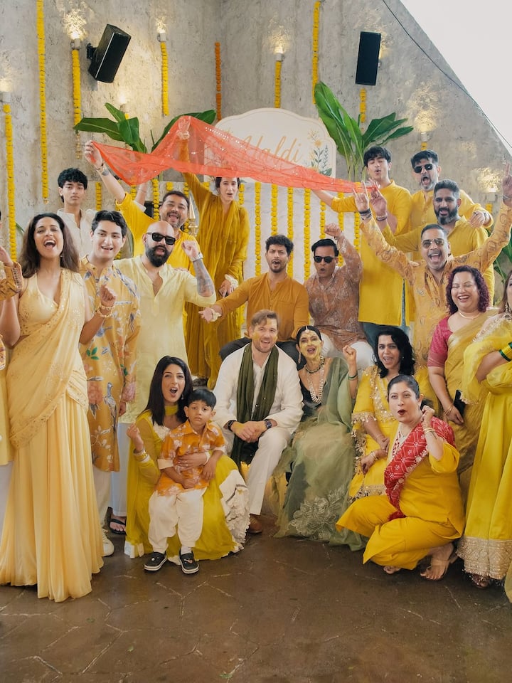 बता दें, करण सिंह ग्रोवर से तलाक के बाद जेनिफर विंगेट ने 16 जुलाई को UK में एक प्राइवेट सेरेमनी में विलियम इश्माएल से शादी की. शादी में सिर्फ फैमिली वाले और दोस्त शामिल हुए.