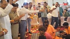 शामली: कांवड़ियों का स्वागत, DM-SP ने की पुष्पवर्षा