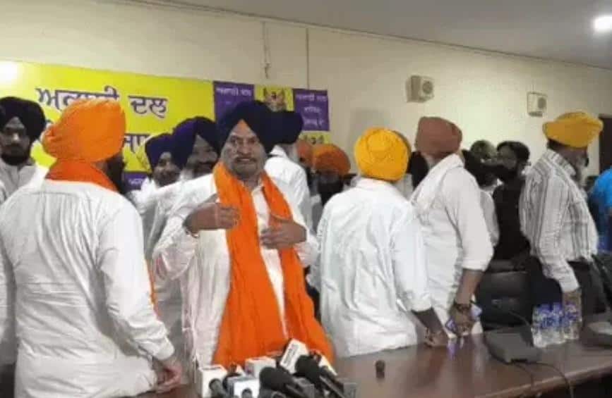 Punjab News: ਪੰਜਾਬ 'ਚ ਸਿਆਸੀ ਧਮਾਕਾ, ਸਾਬਕਾ ਵਿਧਾਇਕ 'ਅਕਾਲੀ ਦਲ...' ਚ ਸ਼ਾਮਲ, ਤਸਵੀਰਾਂ ਵਾਇਰਲ...