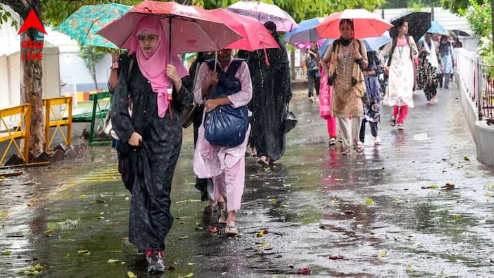 শুক্রবার থেকে রবিবার কোন সতর্কতাই থাকবে না উত্তরবঙ্গে। বৃষ্টির পরিমাণ ও ব্যাপকতা কমবে। বিক্ষিপ্ত ভাবে দু এক জায়গায় হালকা বৃষ্টির সামান্য সম্ভাবনা। ভারী বৃষ্টির কারণে ধসের সম্ভাবনা পার্বত্য এলাকায়। নিচু এলাকা প্লাবিত হওয়ার আশঙ্কা। অতিবৃষ্টিতে নদীর জলস্তর বাড়তে পারে। তিস্তা, তোর্সা, রাইডাক জলঢাকা নদীতে জলস্তর বাড়তে পারে। শষ্য চাষের ক্ষতি হতে পারে।