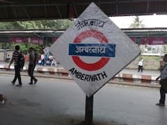 लोकलमध्ये हरवलेली बॅग परत; पोलिसांची कामगिरी, तीन वर्षांनी तपास, प्रवाशाला मिळालं 271 ग्रॅम सोनं