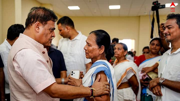 বন্যার জেরে আসামে বাসস্থানের ব্যপক ক্ষয়ক্ষতি হয়েছে। জানা গিয়েছে, প্রায় সাড়ে ৩ হাজারের উপরে ঘর-বাড়ি সম্পূর্ণ ক্ষতিগ্রস্থ। এবং ১৩ হাজারের কাছে বাড়ি আংশিক ক্ষতিগ্রস্ত বলে খবর।