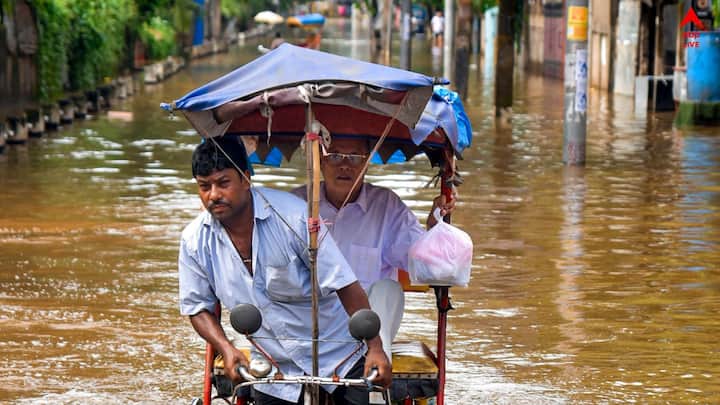 ২ হাজারের উপরে গ্রাম বন্যায় ব্যাপক ক্ষতির মুখোমুখি হয়েছে। নিখোঁজ এখনও বহু মানুষ।