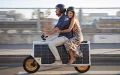 Otherlab Scooter: இனி சார்ஜிங் கவலையே இல்லை...சூரிய ஒளியில் இயங்கும் ஸ்கூட்டர் அறிமுகம்- விலை, ரேஞ்ச்!
