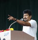तृषा कृष्णन कौन हैं? तमिलनाडु CM विजय की खास दोस्त, DMK नेता ने किया 'डबल मीनिंग' कमेंट तो मचा बवाल