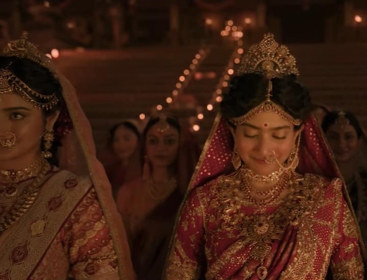 जहां कई लोगों ने साई पल्लवी के सादगी भरे लुक की तारीफ की, वहीं कुछ यूजर्स को उनका लुक खास पसंद नहीं आया. हालांकि, ट्रेलर में सीता की तीनों बहनों की झलक ने लोगों का ध्यान अपनी ओर खींच लिया. साई पल्लवी के साथ नजर आईं इन तीनों एक्ट्रेसेस की अब सोशल मीडिया पर खूब चर्चा हो रही है.