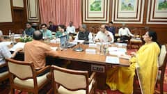 म्हाडाच्या प्रलंबित गृहनिर्माण प्रकल्पांना तातडीने गती द्या; उपमुख्यमंत्री सुनेत्रा पवार यांचे निर्देश