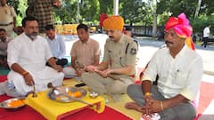 किसान के बेटे ने पास कीं 12 सरकारी नौकरियां, अब बन गए आईपीएस अधिकारी