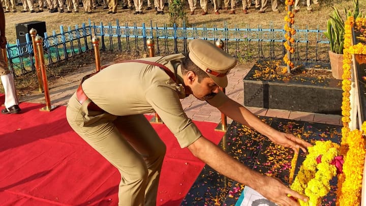पढ़ाई के प्रति लगन के कारण प्रेम सुख ने इतिहास विषय में एमए किया और गोल्ड मेडल हासिल किया. इसके बाद उन्होंने यूजीसी नेट और जेआरएफ भी इतिहास विषय में क्वालीफाई किया. पढ़ाई के साथ-साथ उन्होंने प्रतियोगी परीक्षाओं की तैयारी भी जारी रखी.