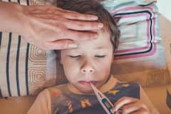 Dengue Fever Symptoms: બાળકોમાં ઝડપથી વધી રહ્યો છે ડેન્ગ્યુનો ખતરો, આ લક્ષણો પર રાખો ધ્યાન