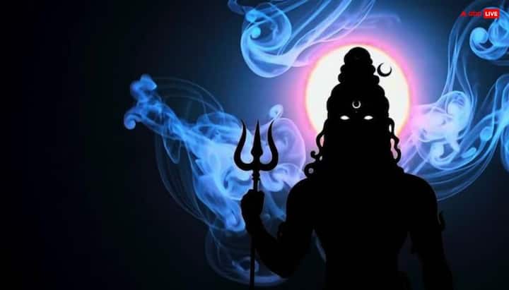 शनि वक्री होकर अधिक कष्ट दे रहे हों, साढ़ेसाती, ढैय्या या अशुभ प्रभाव चल रहा हो, तो कालाष्टमी पर काल भैरव की पूजा जरुर करें. मान्यता है काल भैरव की पूजा से शनि शांत होते हैं, क्योंकि ये शिव का ही स्वरूप हैं और शिव शनि देव के गुरु.