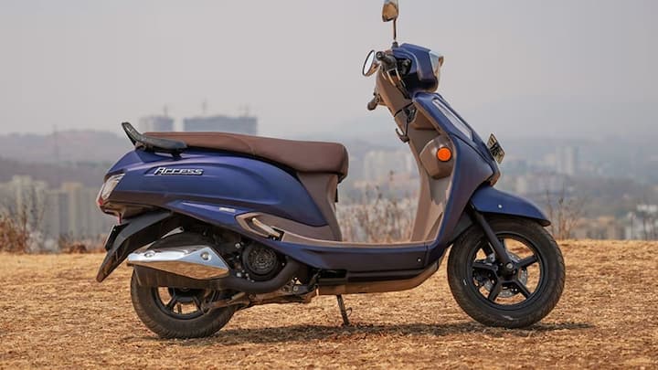 बता दें कि, सुजुकी एक्सेस 125 देश के सबसे ज्यादा बिकने वाले 125cc स्कूटर्स में से एक है. हालांकि यह देखने में थोड़ा बड़ा लगता है लेकिन इसकी सीट की बनावट और एर्गोनॉमिक्स इस तरह डिजाइन किए गए हैं कि कम हाइट वाले लोग भी इसे बहुत आसानी से चला सकते हैं. इसका वजन भी काफी कम है और इसमें मिलने वाला लेगरूम लंबे सफर को बहुत आरामदायक और सुरक्षित बना देता है.