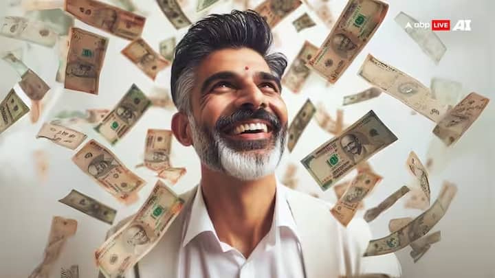 तुम्ही जर दरमहा 5000 रुपयांची गुंतवणूक म्युच्युअल फंडमध्ये एसआयपीद्वारे करत असाल आणि 12 टक्क्यांच्या सीएजीआर अपेक्षित धरल्यास काही दशकांमध्ये कोट्याधीश बनू शकता. 5 हजारांच्या एसआयपीद्वारे  10, 20 आणि 30 वर्षात किती फंड जमा होऊ शकतो हे जाणून घेऊयात.