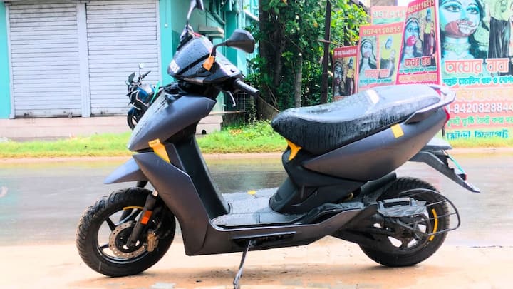 এবার প্রশ্ন জাগে, কোন এথার স্কুটার আপনার নেওয়া উচিত। যদি আপনার ফ্যামিলি স্কুট লাগে তাহলে রিটজা সেরা বিকল্প হতে পারে। প্রতিদিনের যাতায়াতের জন্য নিলে Ather 450x হতে পারে সেরা অপশন। বাজাটে কম হলে Ather 450S হতে পারে ভাল বিকল্প। তবে আপনি যদি আলটিমেট পাওয়ার ও স্পিড চান তাহলে 450 Apex দারুণ কাজ করবে।