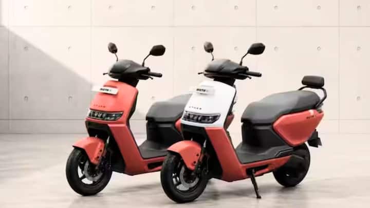 অন্যান্য ব্র্যান্ডের সঙ্গে তুলনা করলে , এথারের ইলেকট্রিক স্কুটার প্রযুক্তিগতভাবে অনেকটাই এগিয়ে। এতে রয়েছে ৭ ইঞ্চির টাচ স্ক্রিন ড্যাশবোর্ড ডিসপ্লে ছাড়াও বিল্ট ইন গুগল ম্যাপস, হোয়াটসঅ্যাপ নোটিফিকেশন, মিউজিক কন্ট্রোল। এতে রয়েছে হিল হোল্ড, অটো ইন্ডিকেটর ,ফল সেফের মতো ফিচার। যা আপনাকে দারুণ রাইডিং অভিজ্ঞতা দেয়।