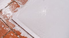 Tile Cleaning Tips: पीली हो गई है सफेद टाइल्स, बिना मेहनत ऐसे करें साफ