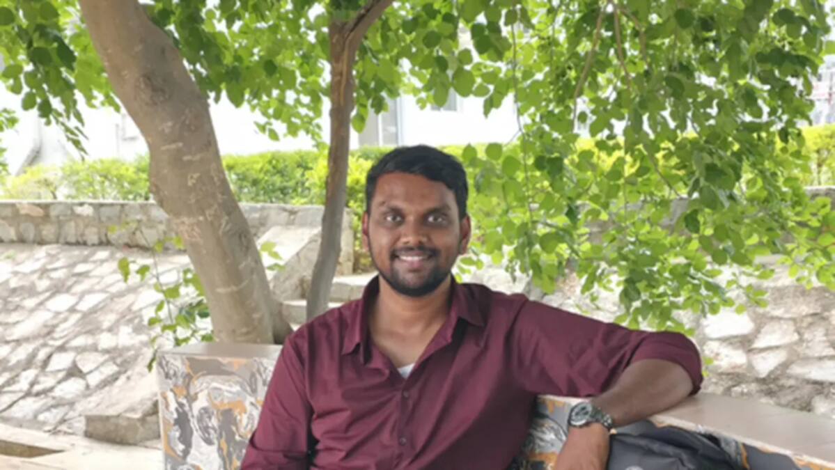 மனுசன்யா! ஒன்னுக்கே முக்குது; 14 அரசு போட்டித் தேர்வுகளில் தேர்ச்சிபெற்ற இளைஞர்! கடைசியில் என்ன செஞ்சார்?