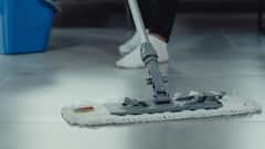 Tile Cleaning Tips: पीली हो गई है सफेद टाइल्स, बिना मेहनत ऐसे करें साफ